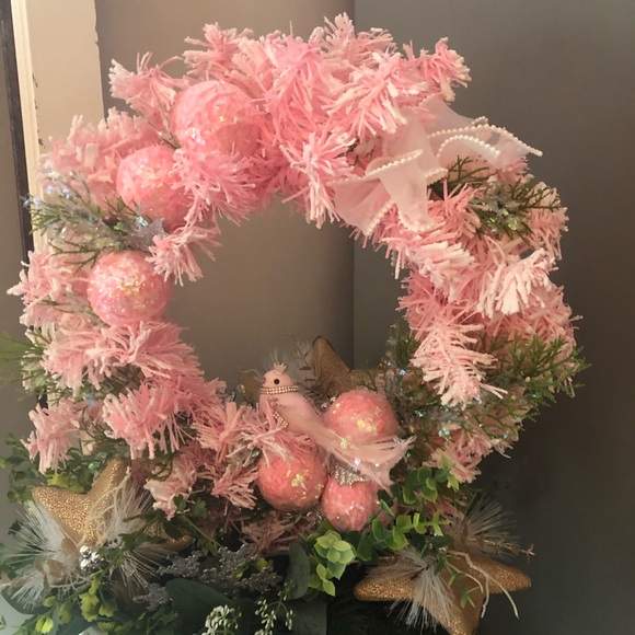 SALE‼️Pink Christmas Wreath - Picture 1 of 9